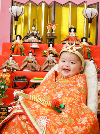 今年のひな祭りは華やかにお祝いしましょう 豪華な七段飾りと写す 桃の節句キャンペーン 開催中 Pinto スタジオアリス