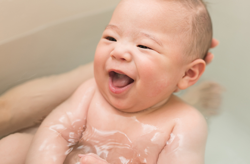 湯冷めさせたくない ママひとりで赤ちゃんをお風呂に入れるコツ Pinto スタジオアリス